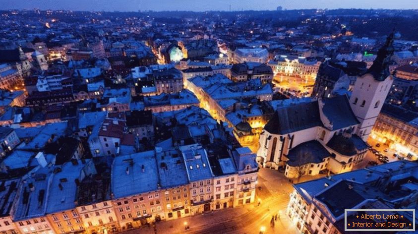Noc Lviv с ярким освещением