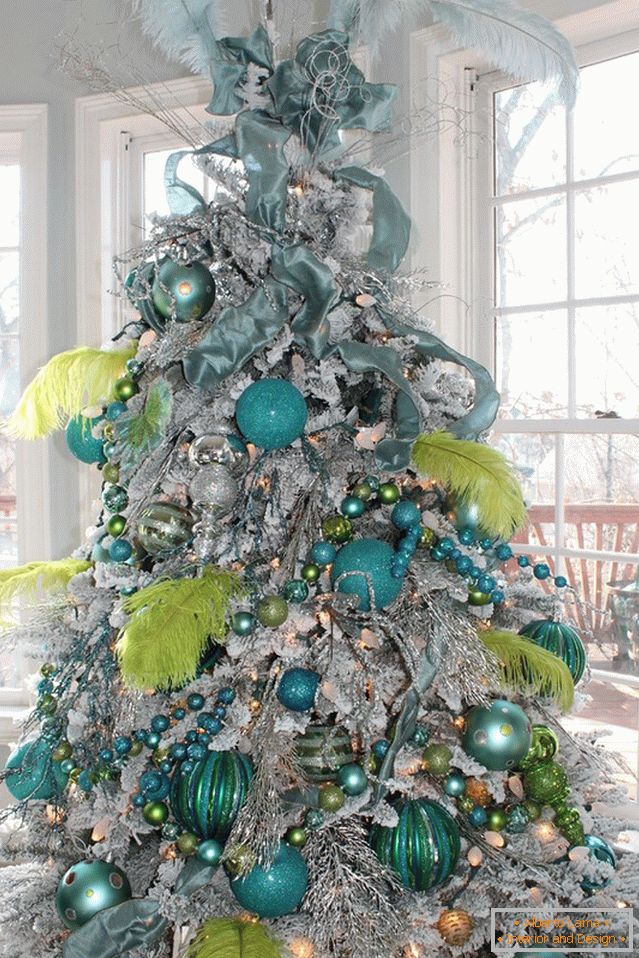 Modro-vápenné dekorácie stromu nového roka