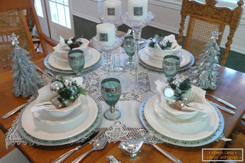 Dekorácia slávnostného stola v tyrkysových farbách