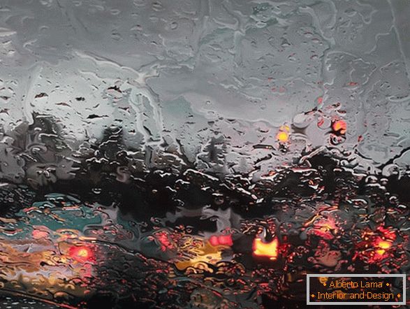 Pohľad na predné sklo v daždi z vnútra, umelec Gregory Teilker