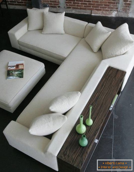 sofa s policami-and-obláčiku