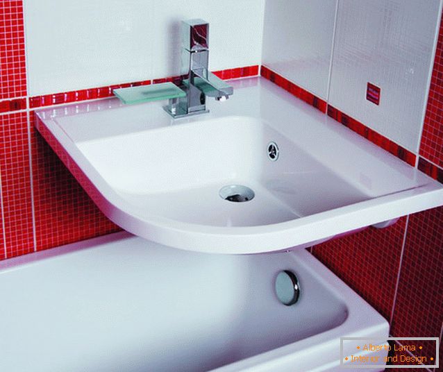 Červená farba v dizajne kúpeľa