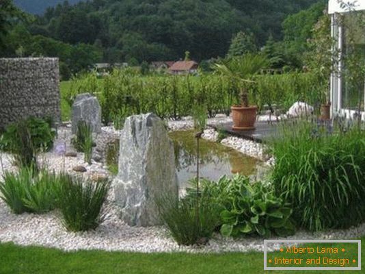 Krásne kamene na záhrade