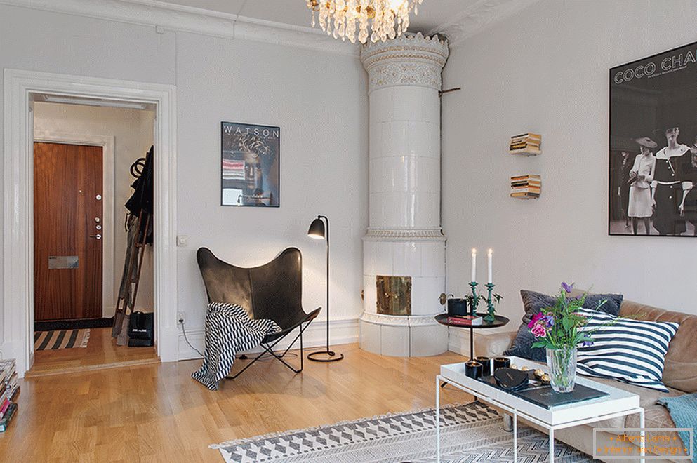 Interiér dvojizbového bytu v škandinávskom štýle v Štokholme
