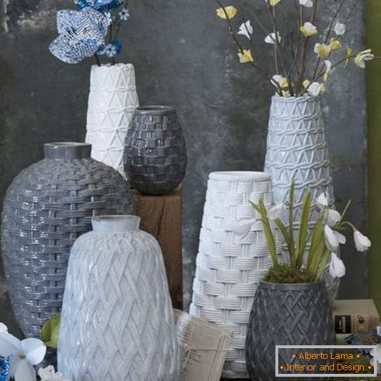 Vázy z textúrovanej keramiky