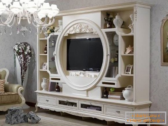 Biely nábytok pre obývaciu izbu - fotografické steny v klasickom štýle