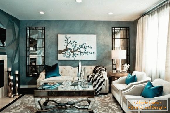 Chic dizajn obývacia izba s bielym nábytkom - foto s modrou