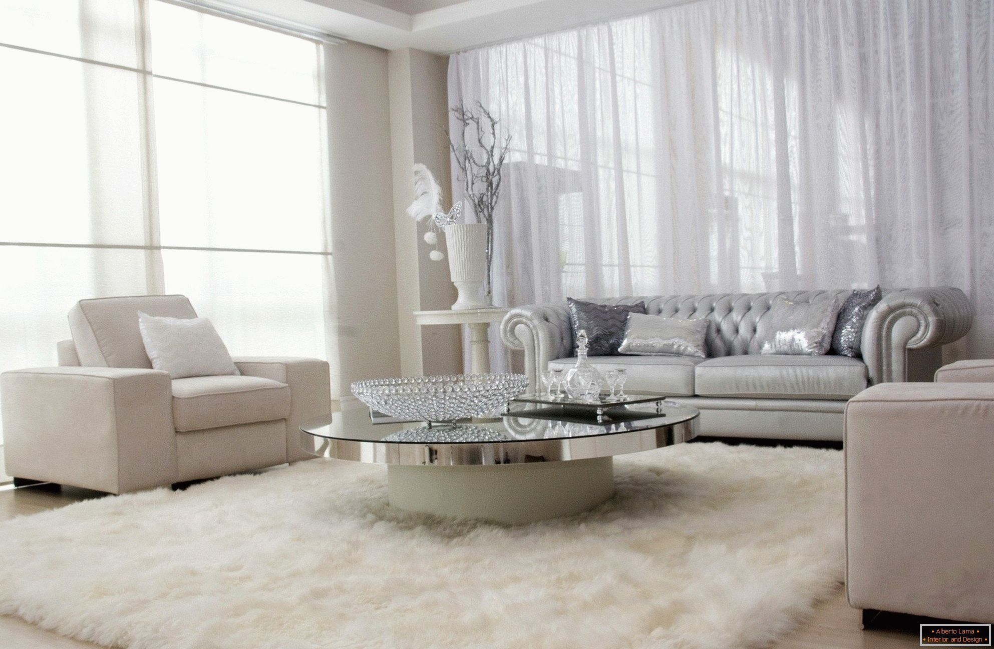 Luxusný nábytok a koberec na izbe