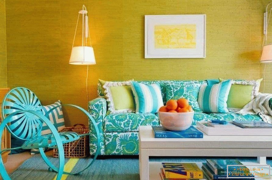 Kombinácia tyrkysovej a žltej v obývacej izbe