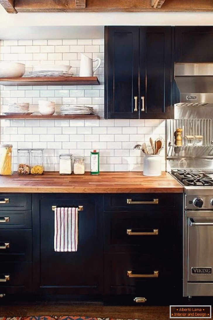 Design-black-kuchyňa-photo-interiér-wood-pultu-glazované dlaždice,