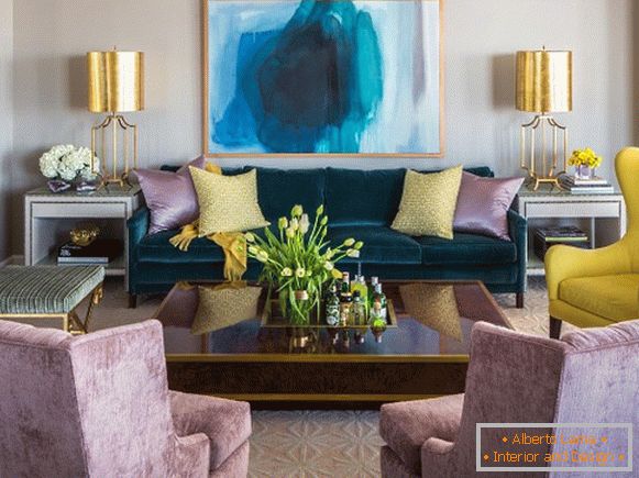 Obývacia izba: kombinácia luxusných odtieňov a zlata