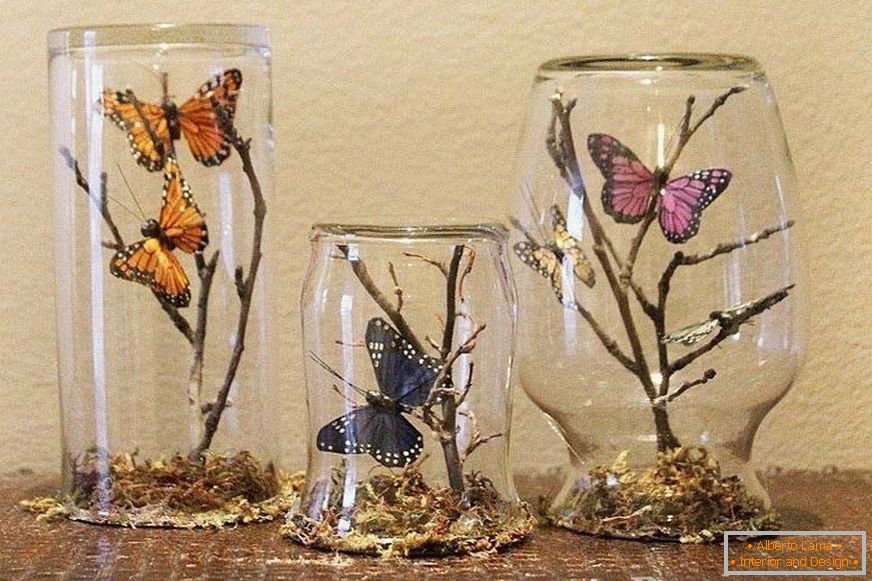 Vázy s motýľmi