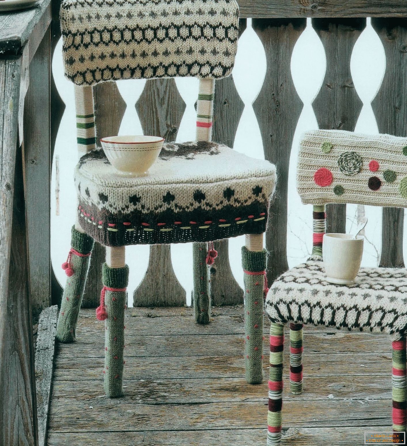 Stolička s pleteným krytom na sedadle, operadle a nohách