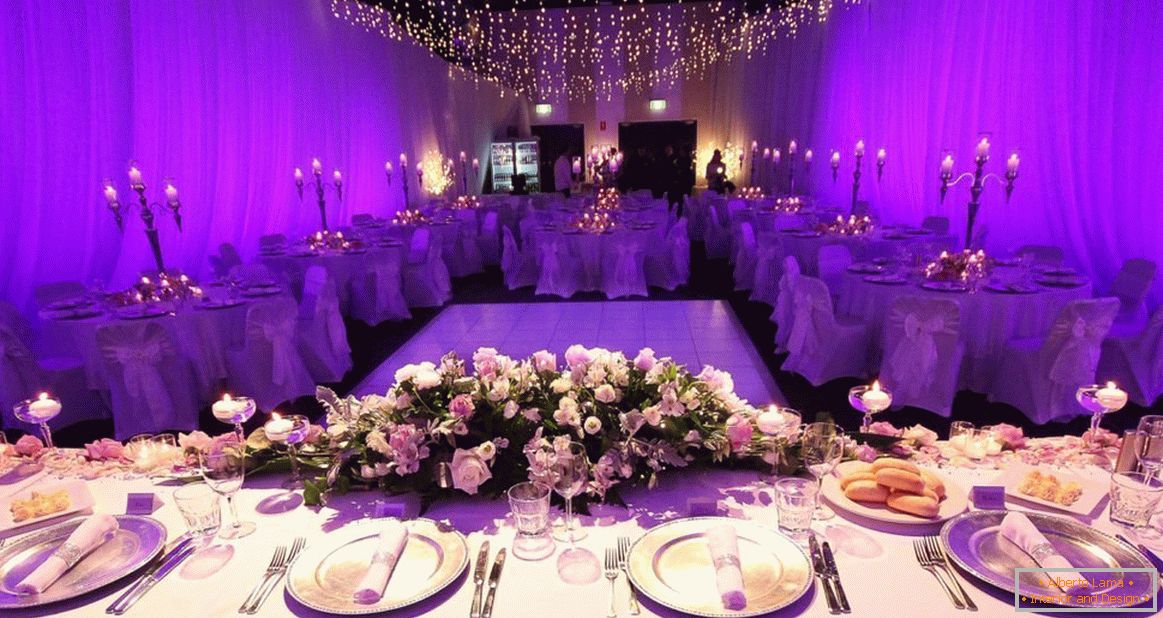 Registrácia svadobnej haly v fialovej farbe