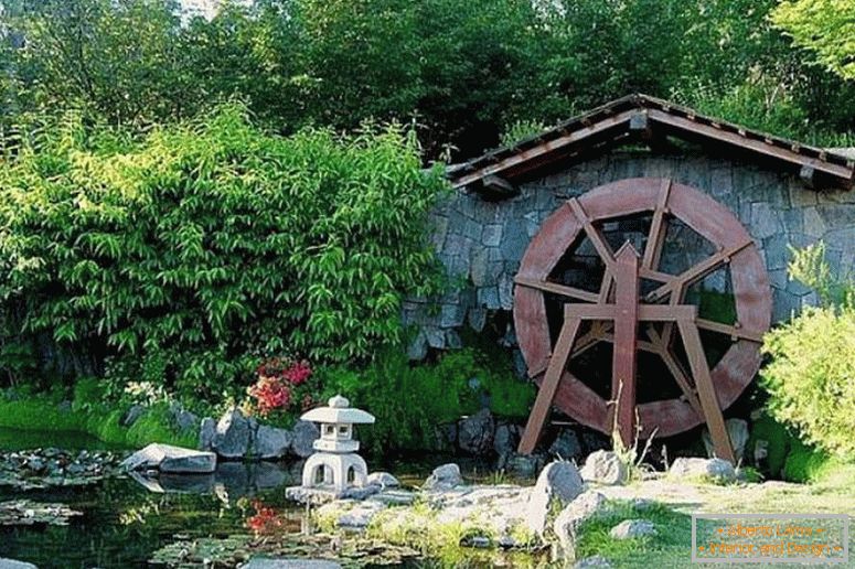 Dekoratívny mlyn v japonskom štýle