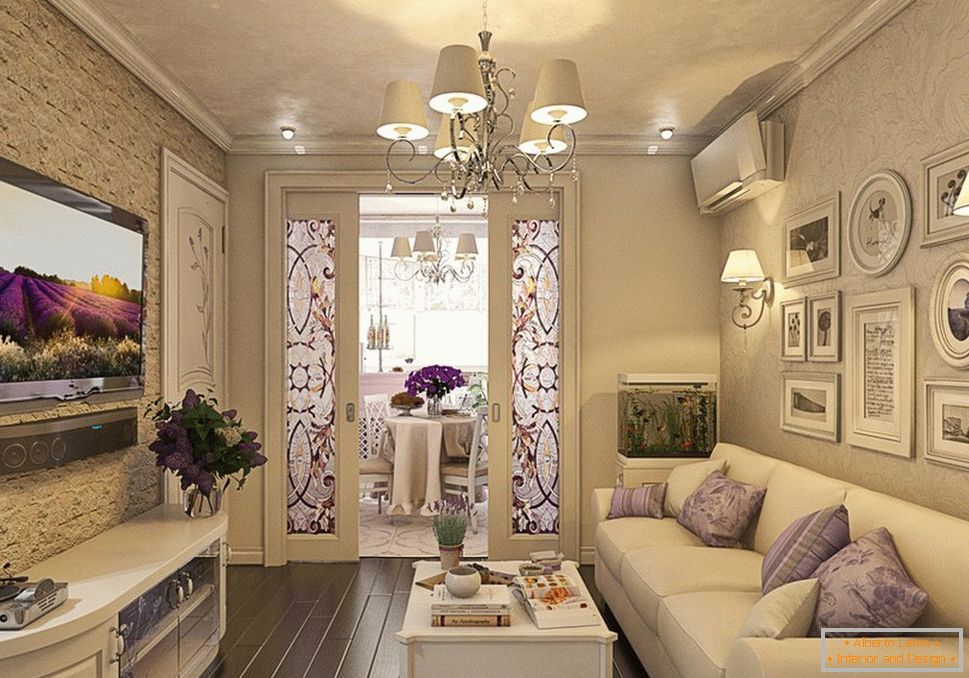 Obývacia izba v štýle Provence s lampami