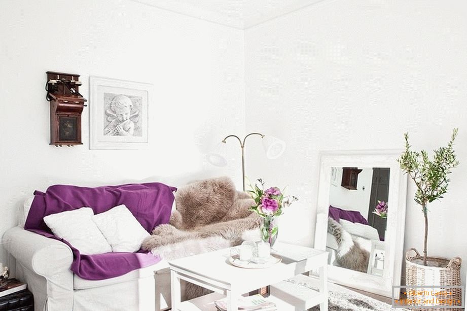 Interiér obývacej izby v bielej farbe