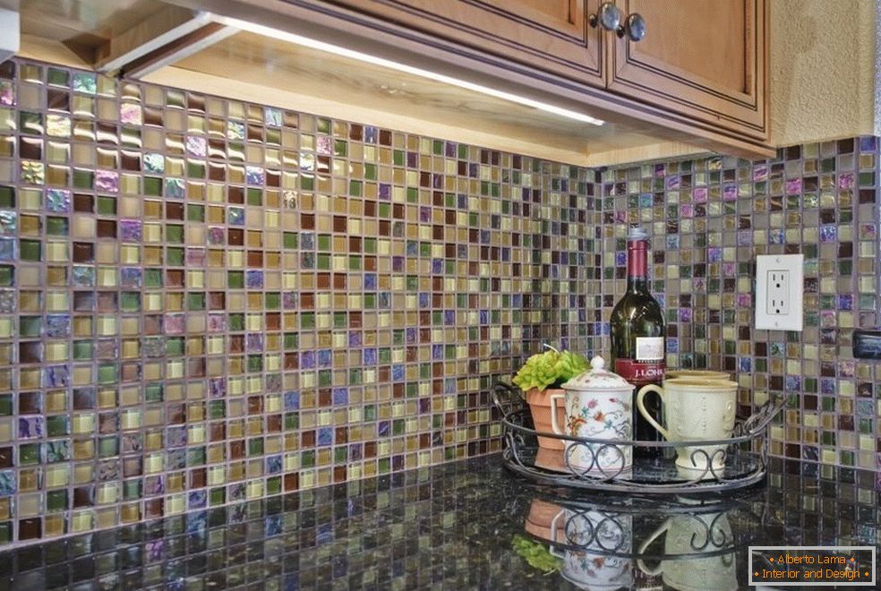 Mozaiková zástera v kuchyni