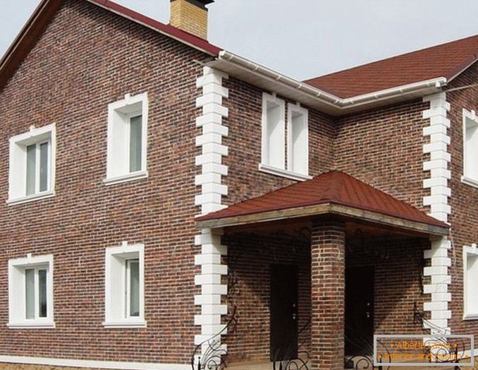 Dekoratívny dizajn fasády domu кирпичом