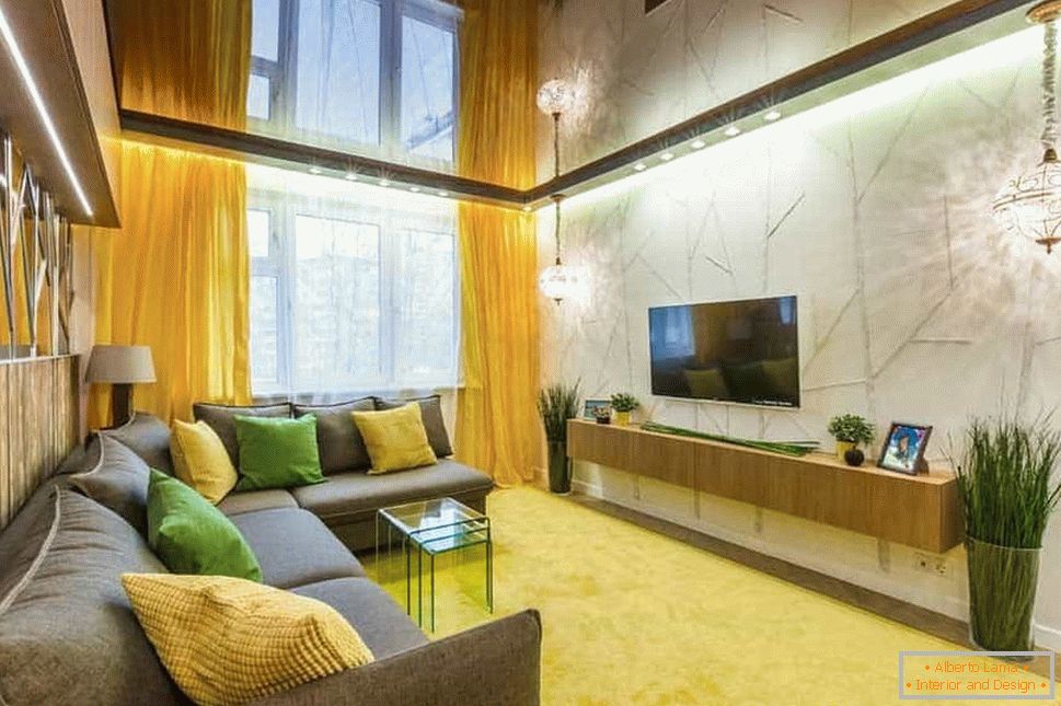 Zrkadlové povrchy v obývacej izbe 20 m²