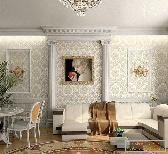 Klasický dizajn obývacej izby v súkromnom dome so štukovou výzdobou