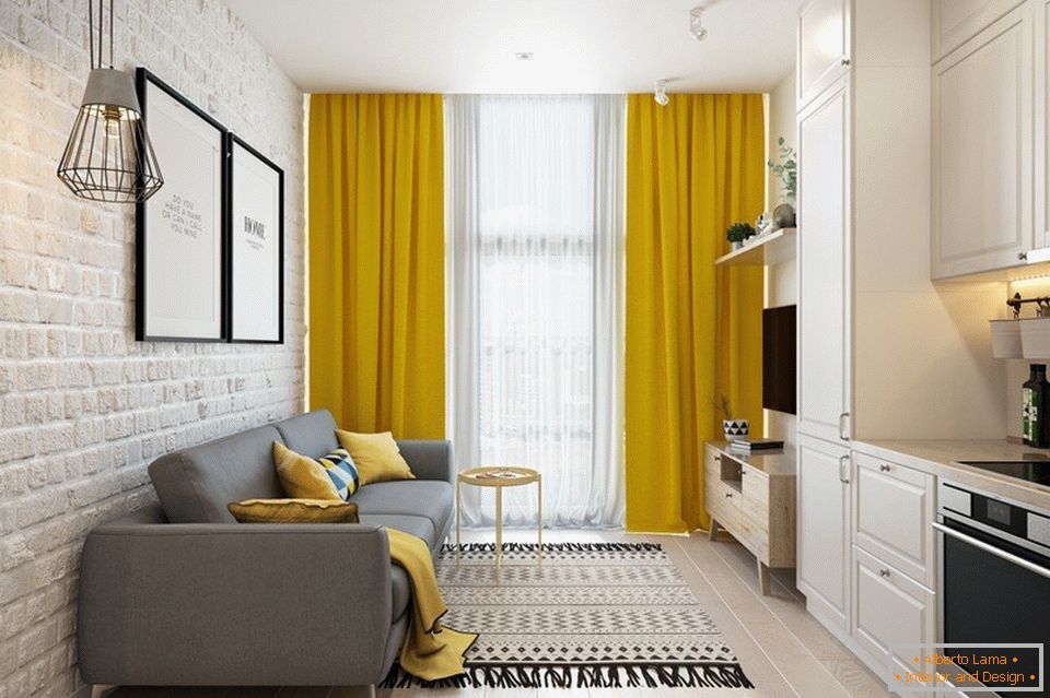 Žlté záclony v ľahkom interiéri
