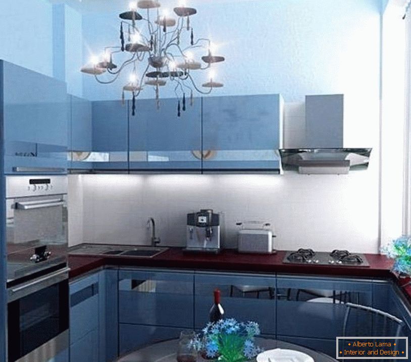 Interiér modrej kuchyne