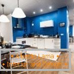 Oddelenie kuchyne a obývačky s osvetlením