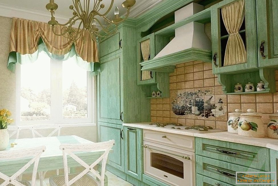 Zelený nábytok v kombinácii s béžovými záclonami a dlaždicami