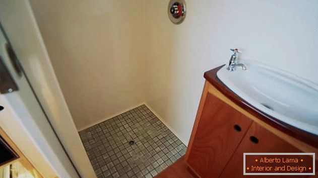 Návrh malého súkromného domu: sprchovací kút
