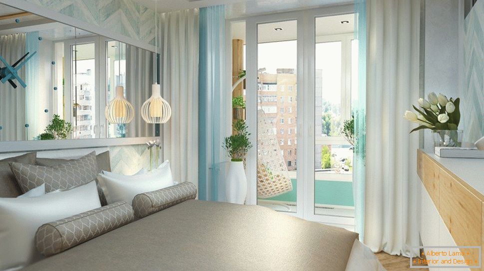 Spálňa s panoramatickými dverami na balkón
