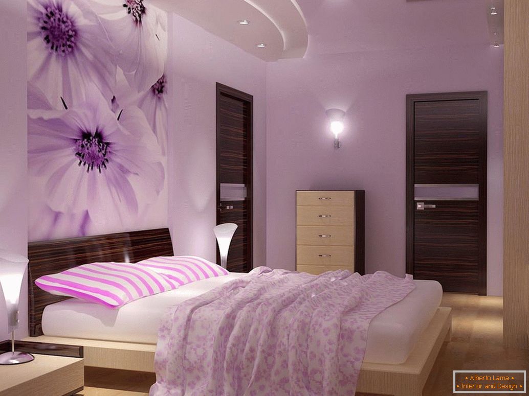 Svetlý nábytok v spálni s lilami