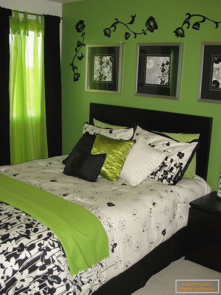 Kombinácia zelenej a čiernej v interiéri spálne