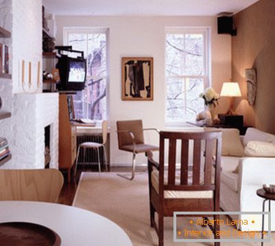 Elegantný obývacia izba v jasných farbách