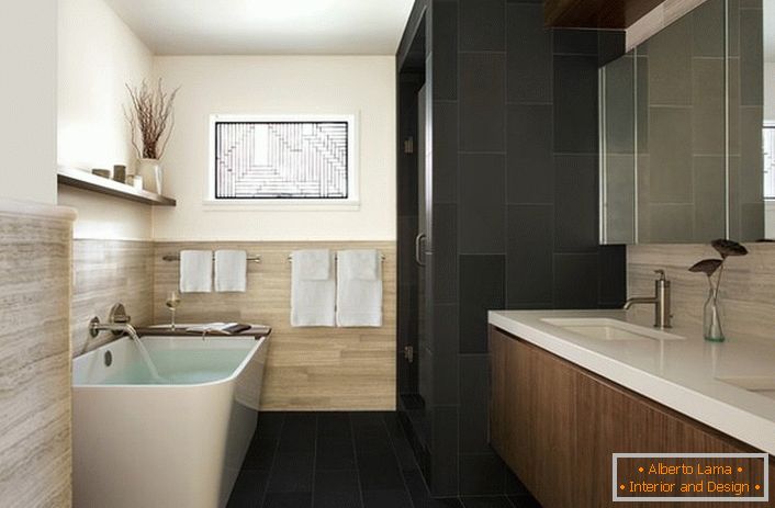 Štýl secesie je vlastný používaniu prírodných materiálov na dekoráciu. Panely vyrobené z ľahkého dreva robia atmosféru v kúpeľni ušľachtilou a rafinovanou.