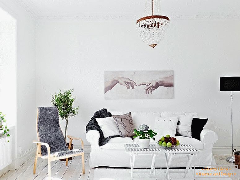 Interiér moderného obývacieho bytu vo Švédsku