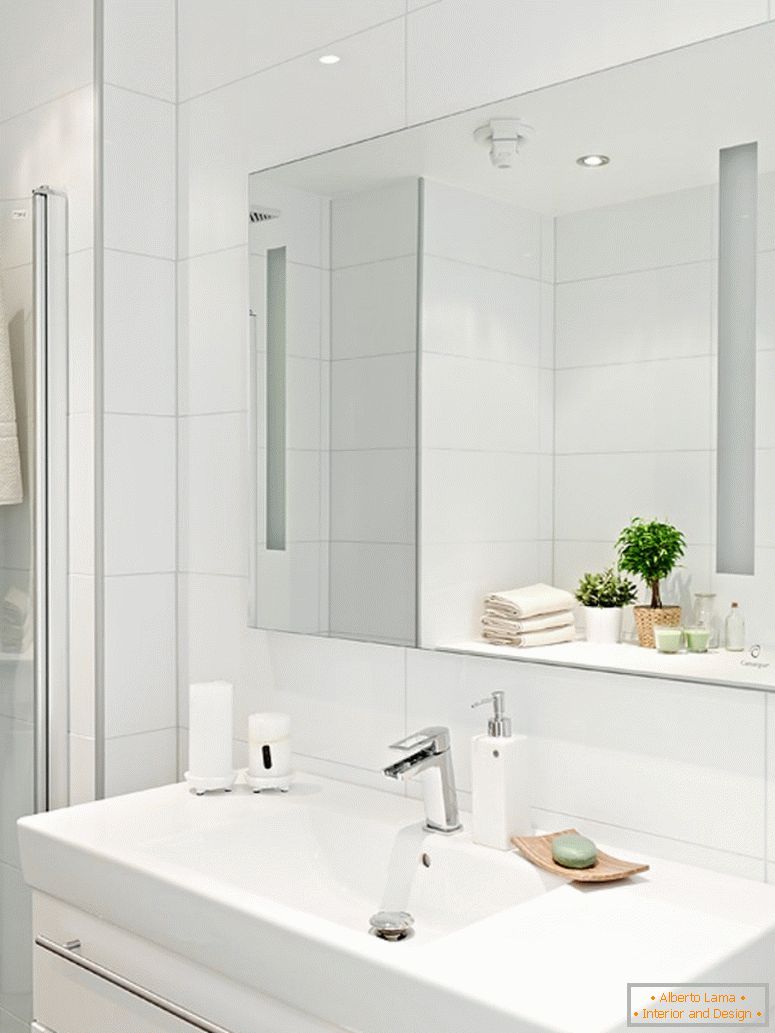 Interiér moderného kúpeľňového bytu vo Švédsku