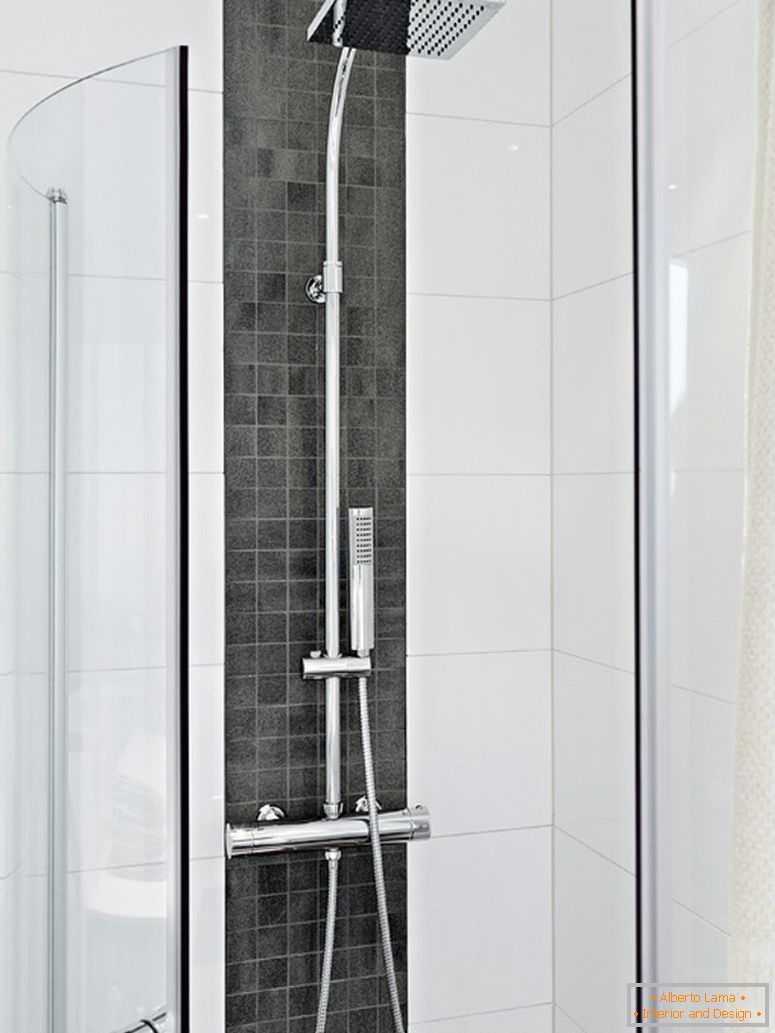 Interiér moderného sprchového apartmánu vo Švédsku