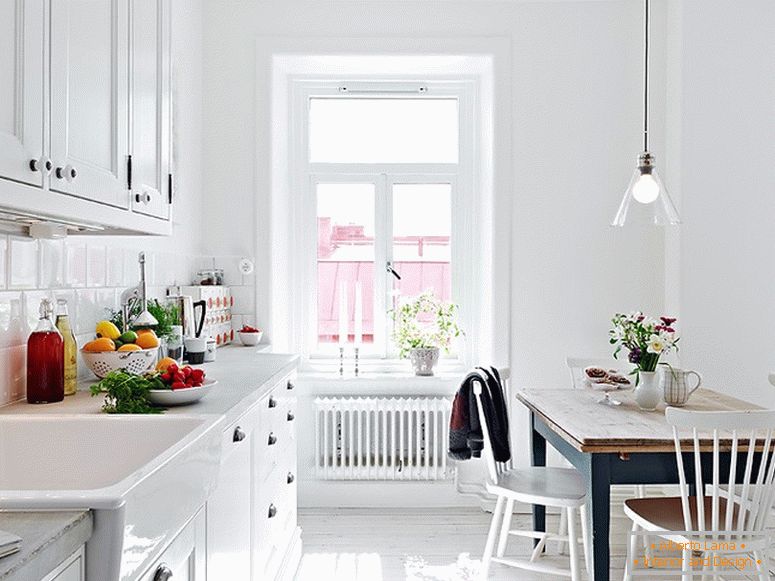 Interiér moderných kuchynských apartmánov vo Švédsku