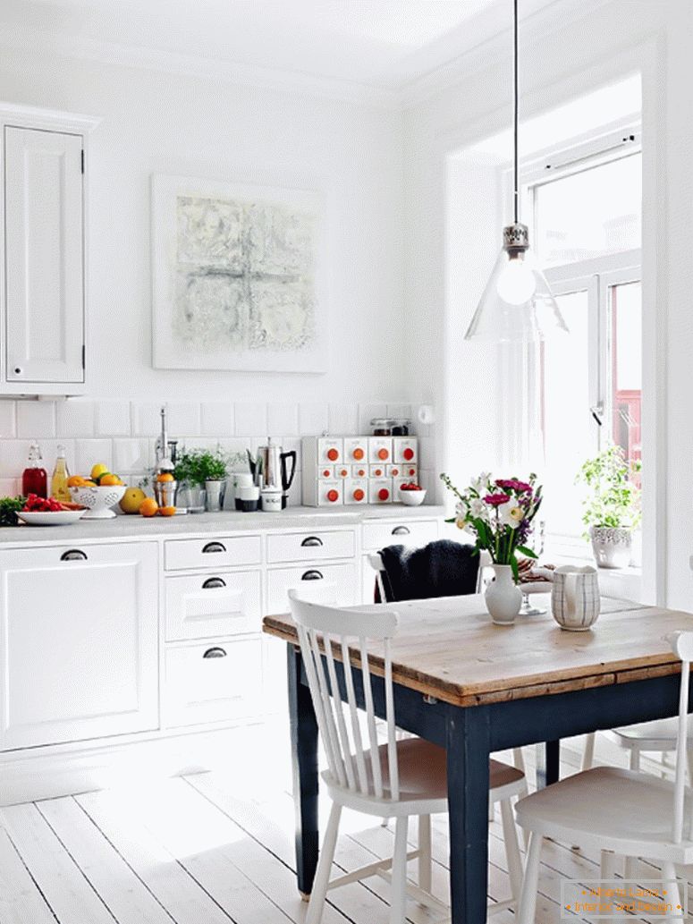 Interiér moderných kuchynských apartmánov vo Švédsku