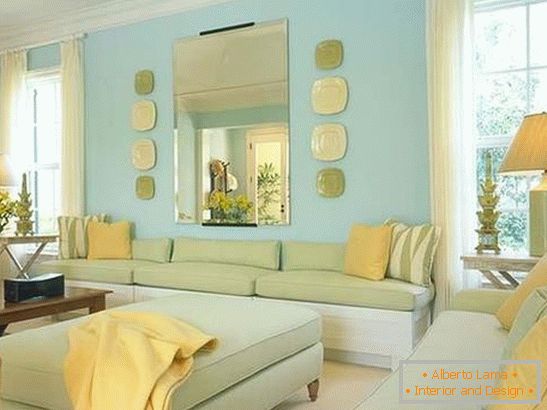 Obývacia izba v studených farbách