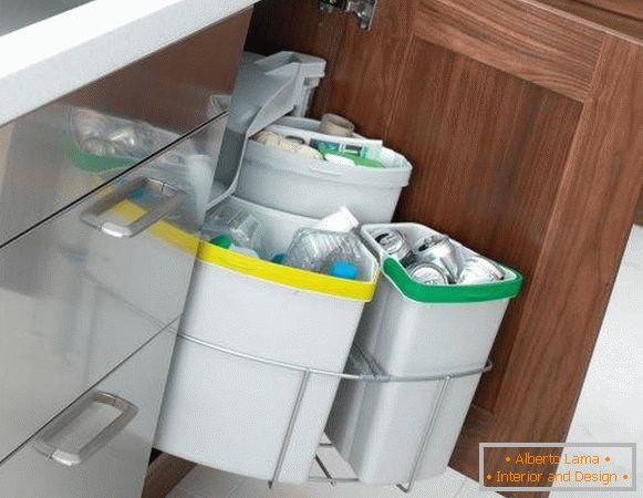 Ako umiestniť odpadovú nádobu do kuchyne
