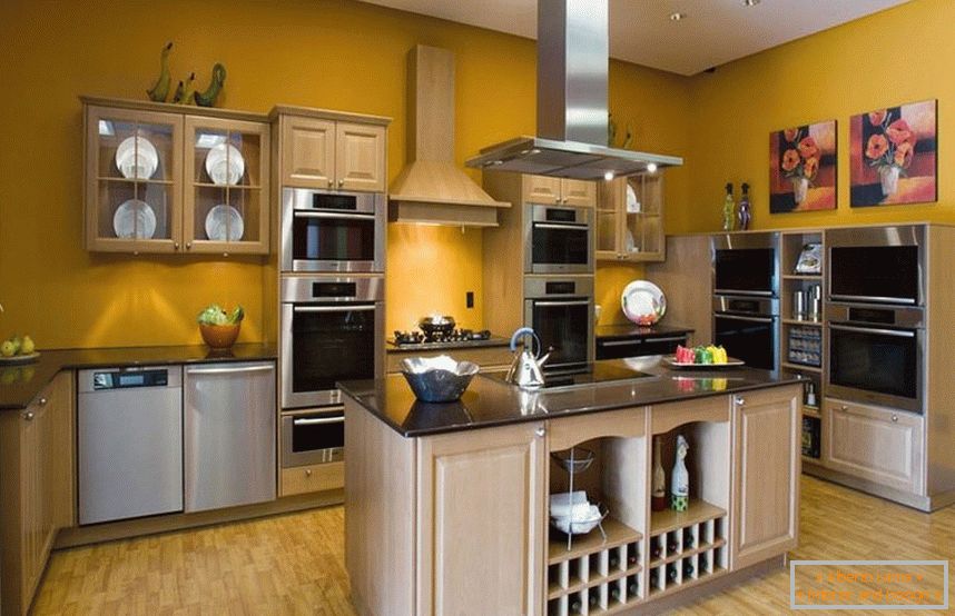 Horčičná farba v interiéri кухни