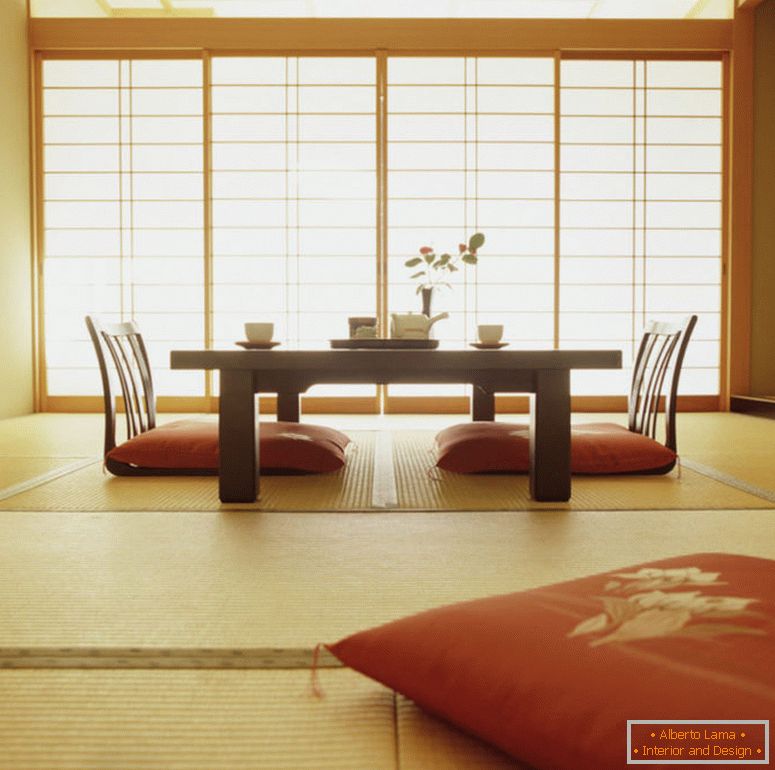 zdobenie-a-obývacia izba-s-japonský-style-plus-a-table-and-a-váza-of-kvety-then-the-vankúše-plus-koberec-1024x1017