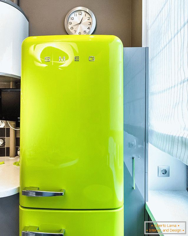 Moderná ľahká zelená chladnička