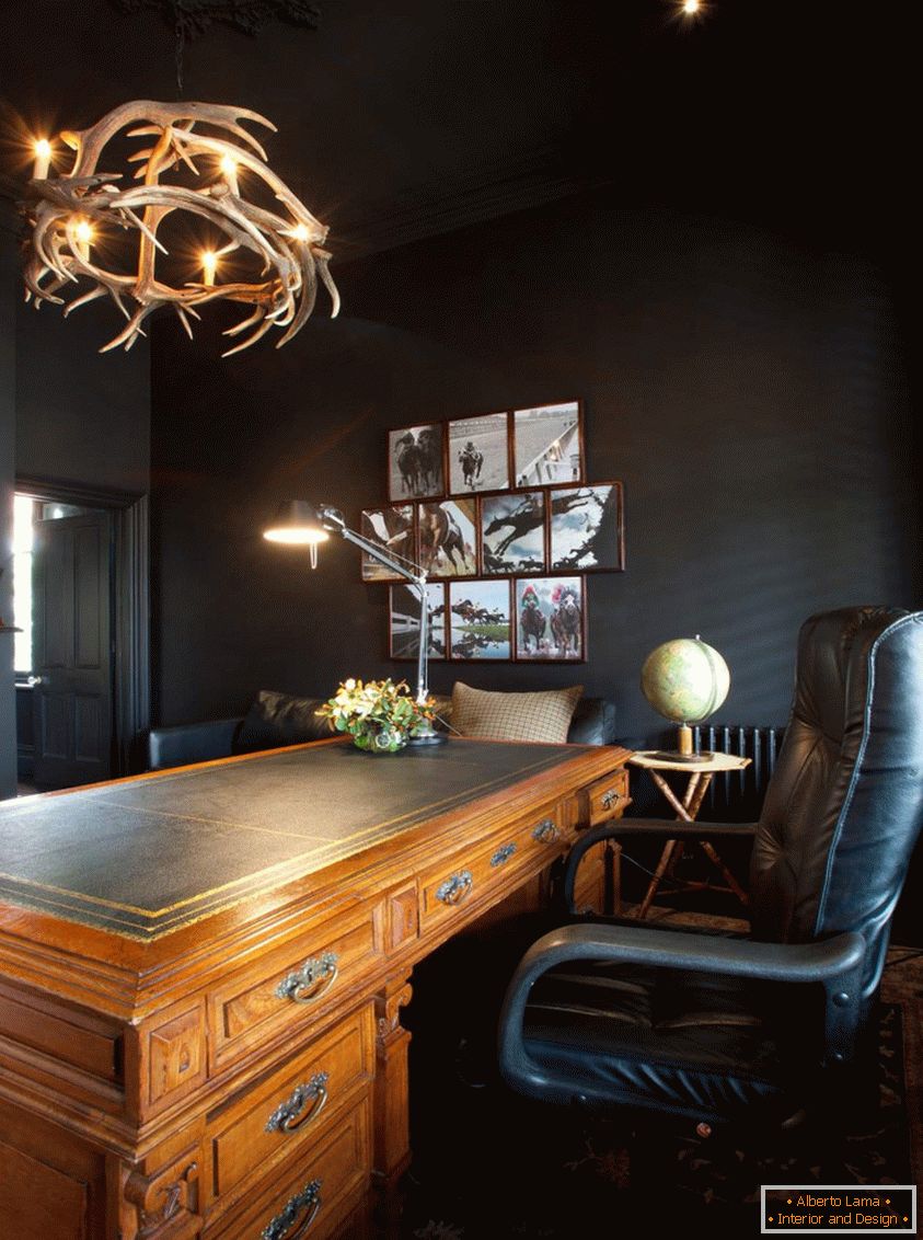 Prísný interiér obývacej izby v čiernej farbe