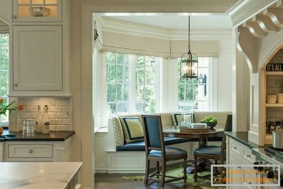 Krásna kuchyňa s bobovým oknom - dizajnová fotka 2016
