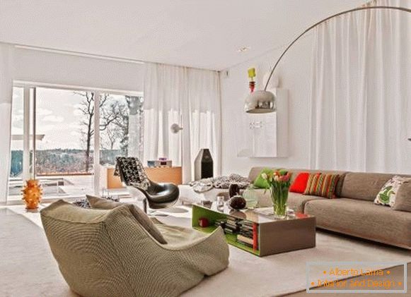 Moderná obývacia izba v súkromnom dome