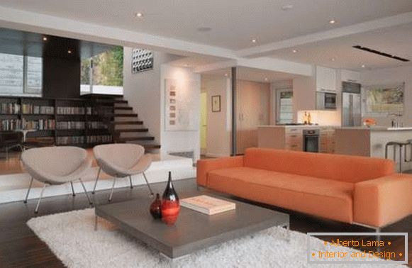 Interiérový dizajn súkromného domu v modernom štýle - fotografia kuchyne v obývacej izbe