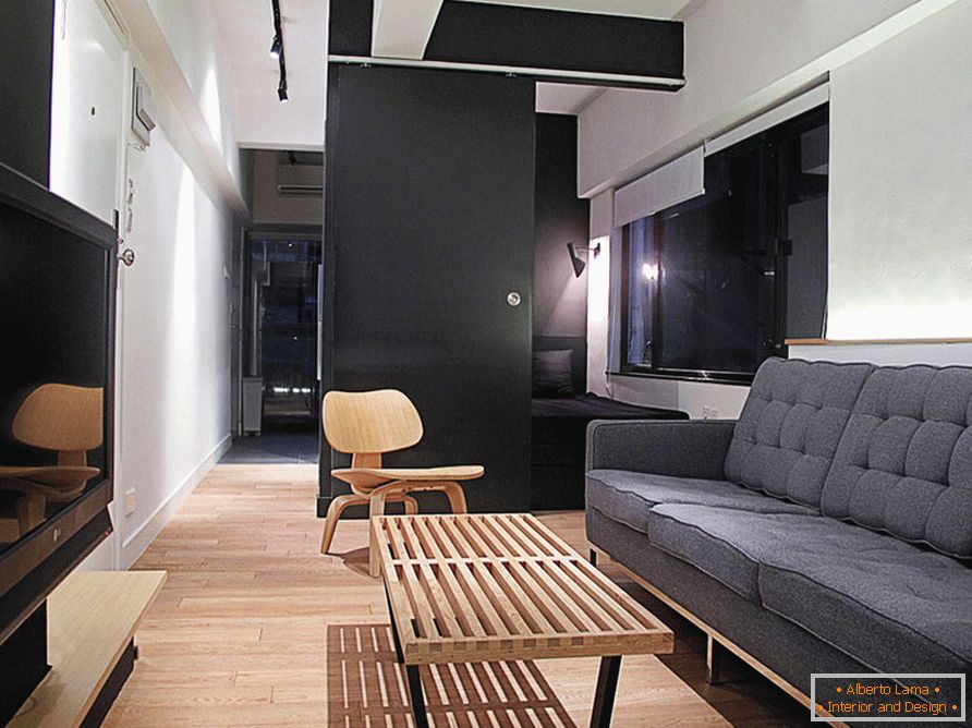 Interiér obývacej izby malého bytu v Hong Kongu